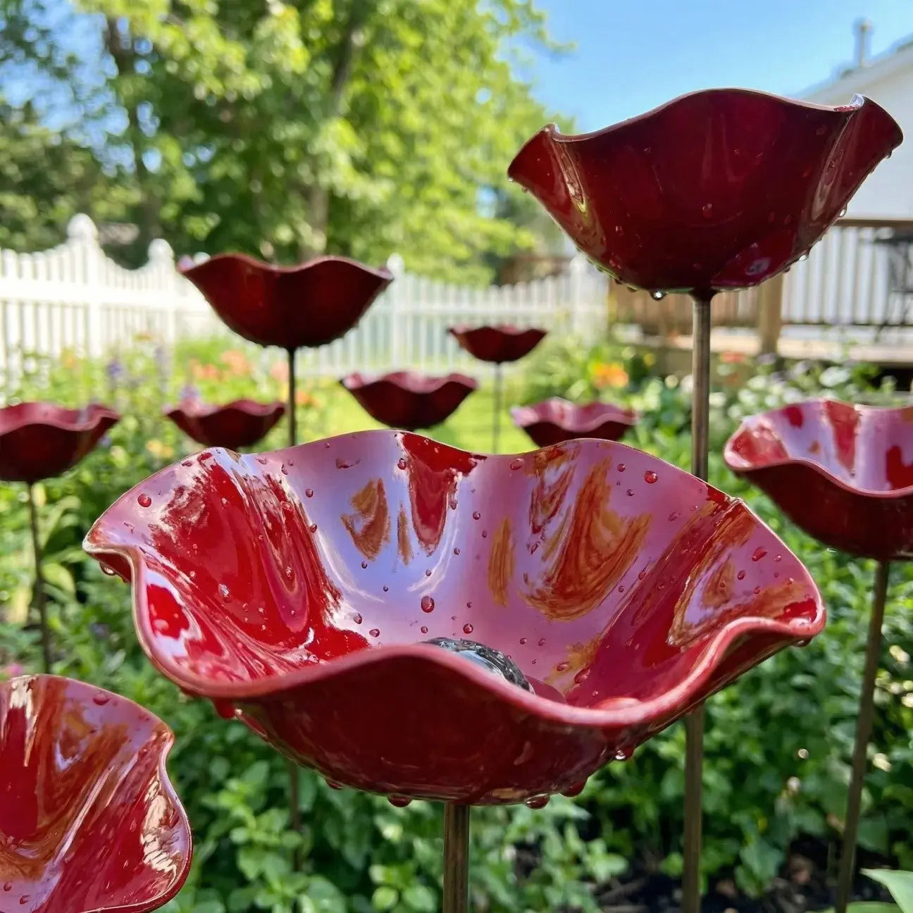 🌺 Red Poppy Metal Garden Stake – Mini Bird Bath & Pollinator Water Station